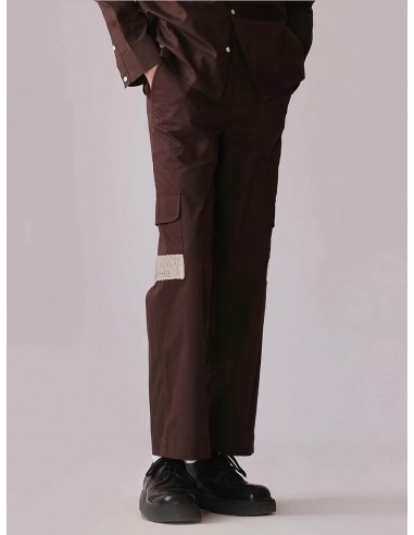 Dark Brown Uniform Pants s'inspire de l'anatomie humaine